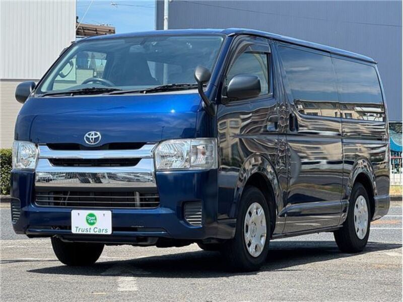 TOYOTA HIACE VAN