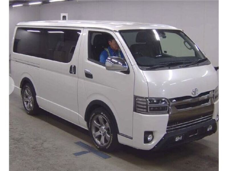TOYOTA HIACE VAN