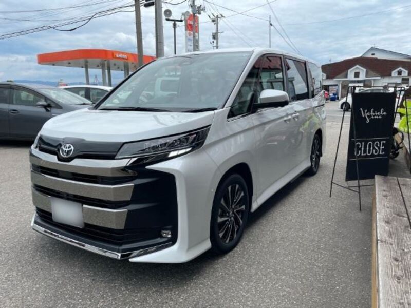 TOYOTA NOAH