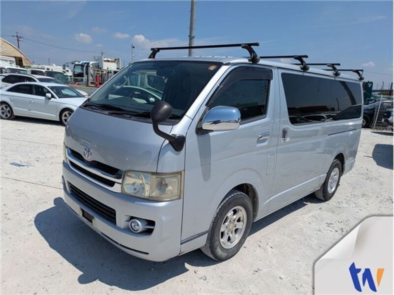 TOYOTA HIACE VAN