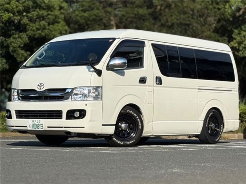 TOYOTA HIACE VAN