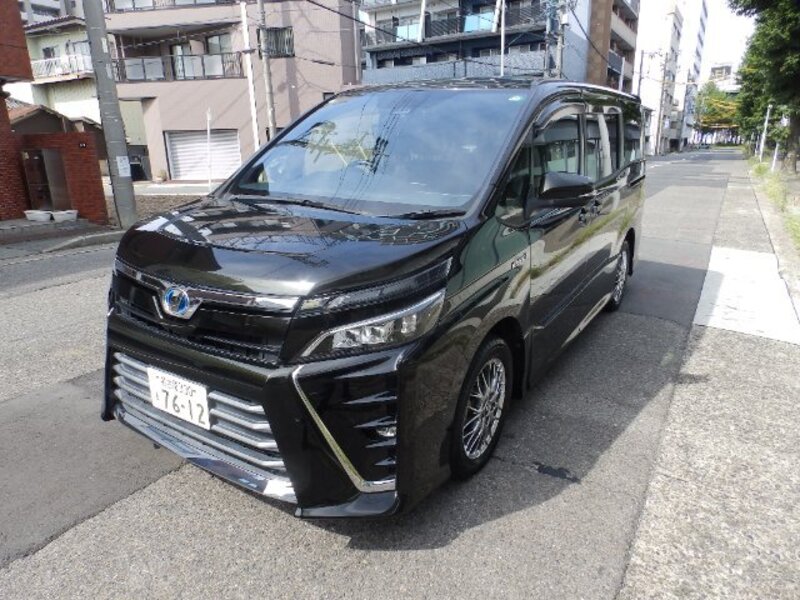 TOYOTA VOXY