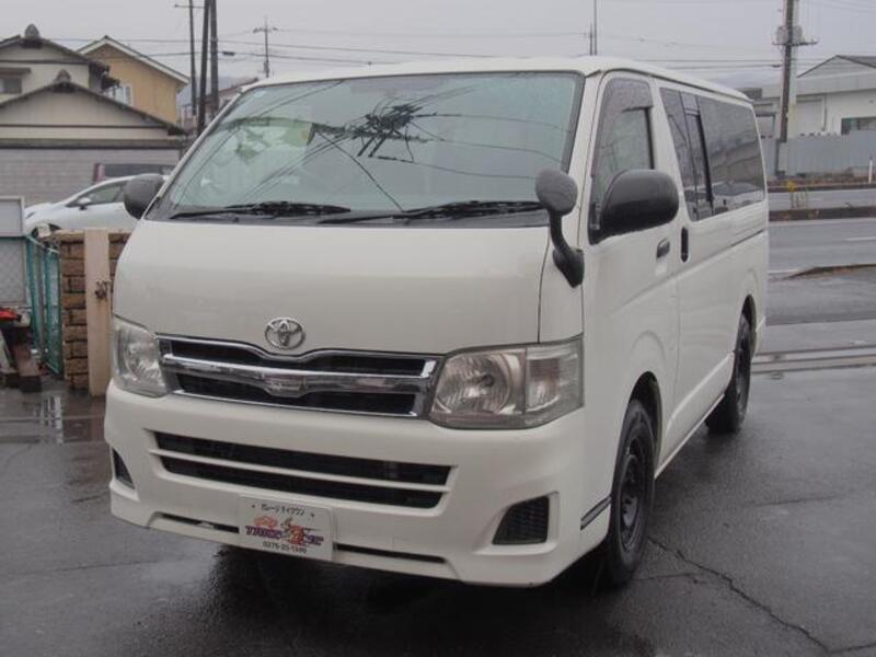 TOYOTA HIACE VAN