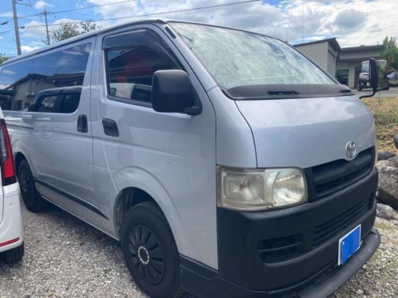 TOYOTA HIACE VAN