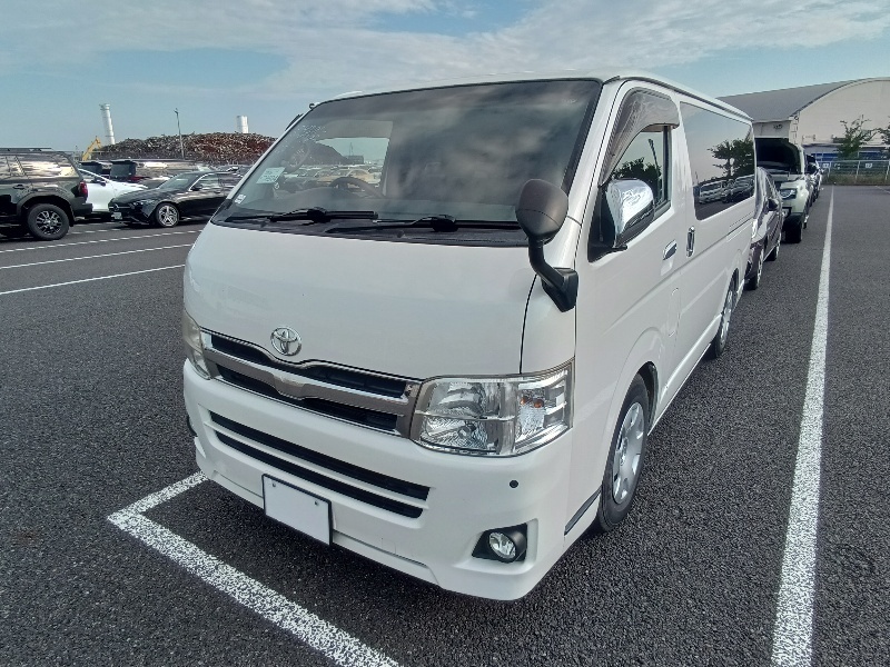 TOYOTA HIACE VAN