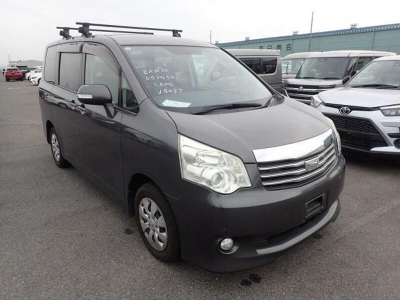 TOYOTA NOAH