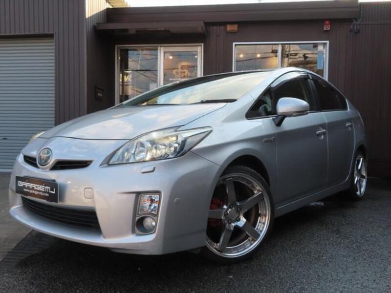 TOYOTA PRIUS