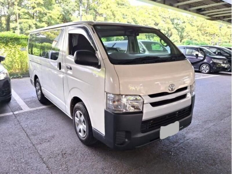 TOYOTA HIACE