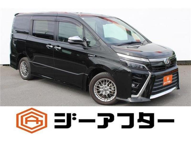 TOYOTA VOXY