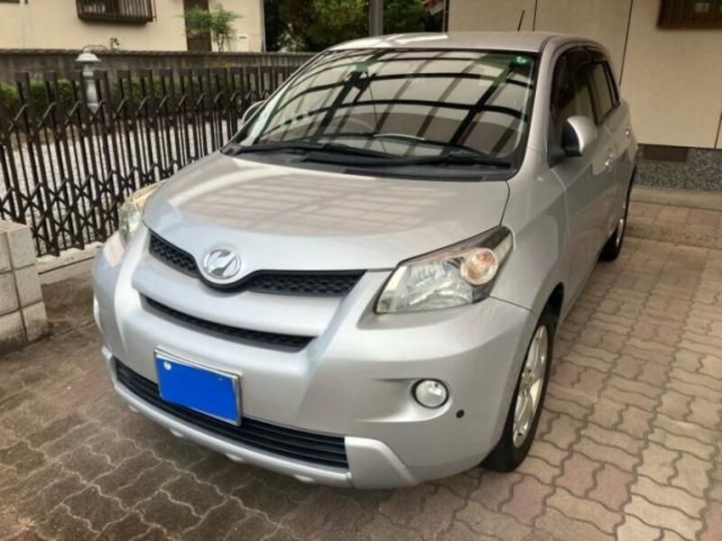 TOYOTA IST