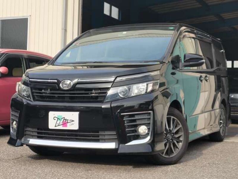 TOYOTA VOXY