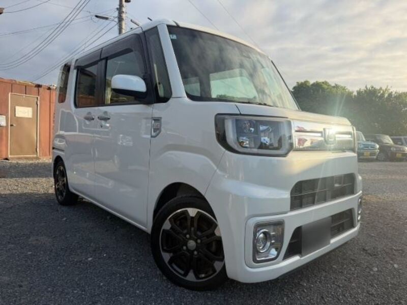 DAIHATSU WAKE