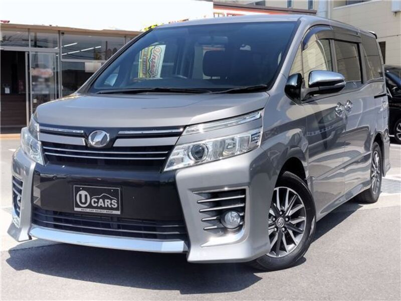 TOYOTA VOXY