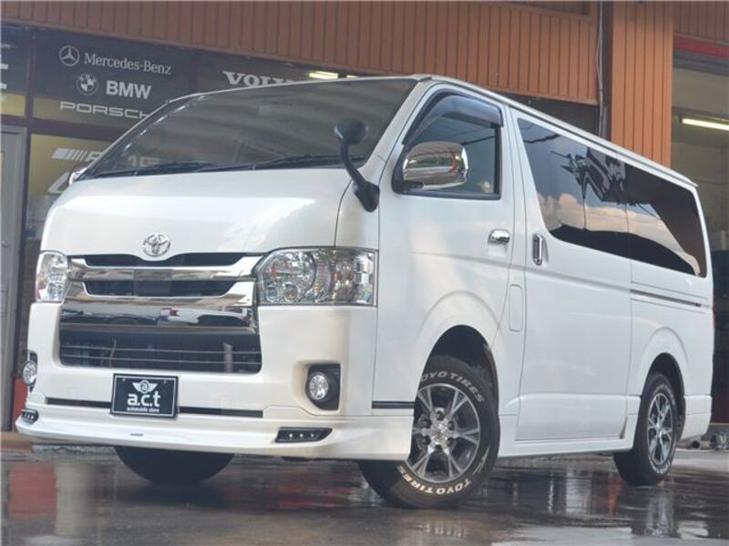 TOYOTA HIACE