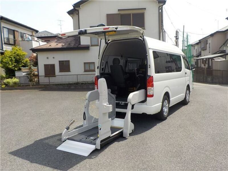 TOYOTA HIACE