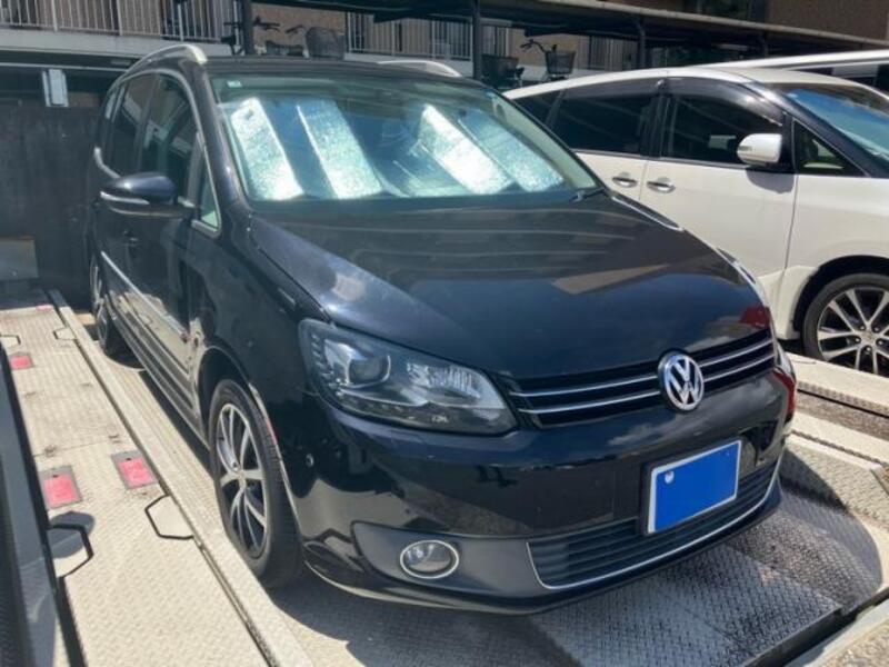 VOLKSWAGEN GOLF TOURAN