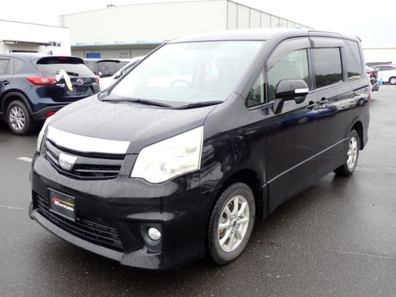 TOYOTA NOAH