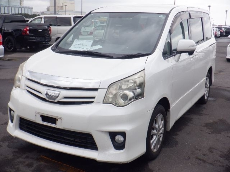 TOYOTA NOAH