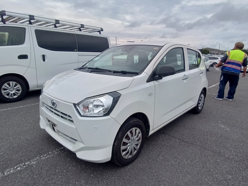 DAIHATSU Mira Es