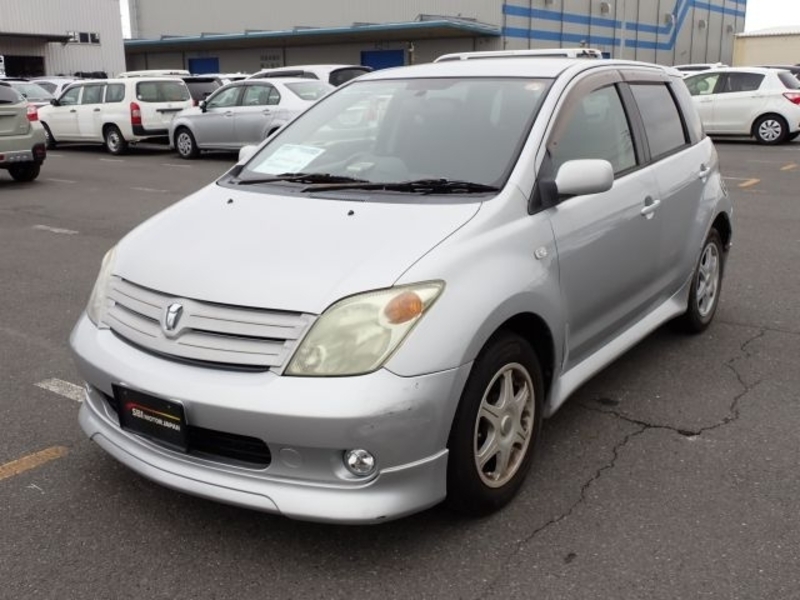 TOYOTA IST