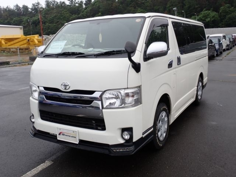 TOYOTA HIACE VAN