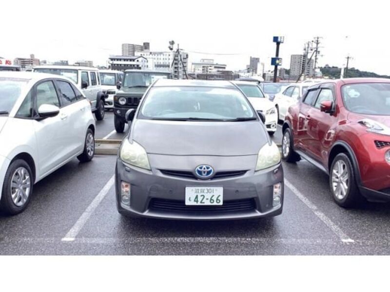 TOYOTA PRIUS