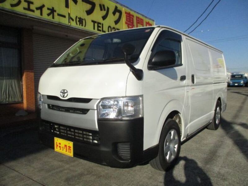 TOYOTA HIACE VAN