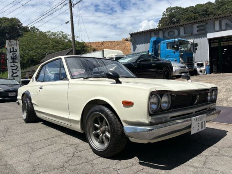 NISSAN SKYLINE