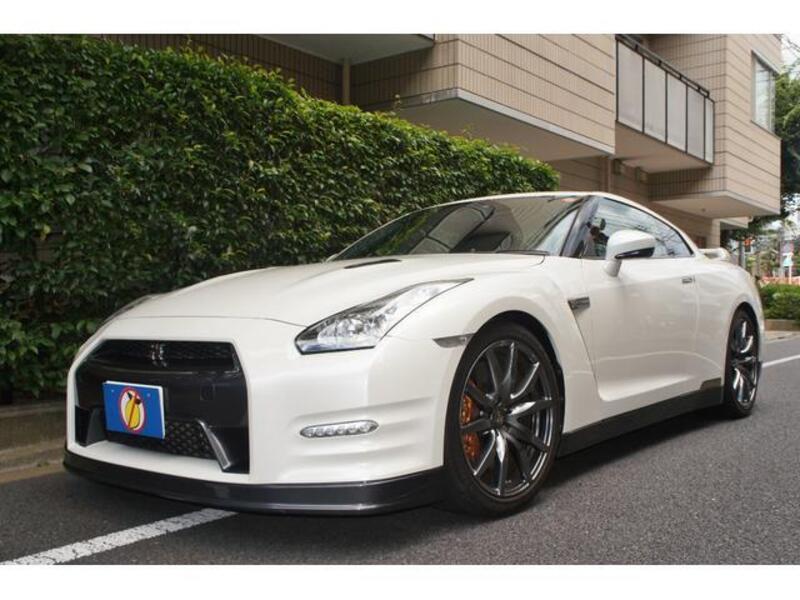 NISSAN GT-R