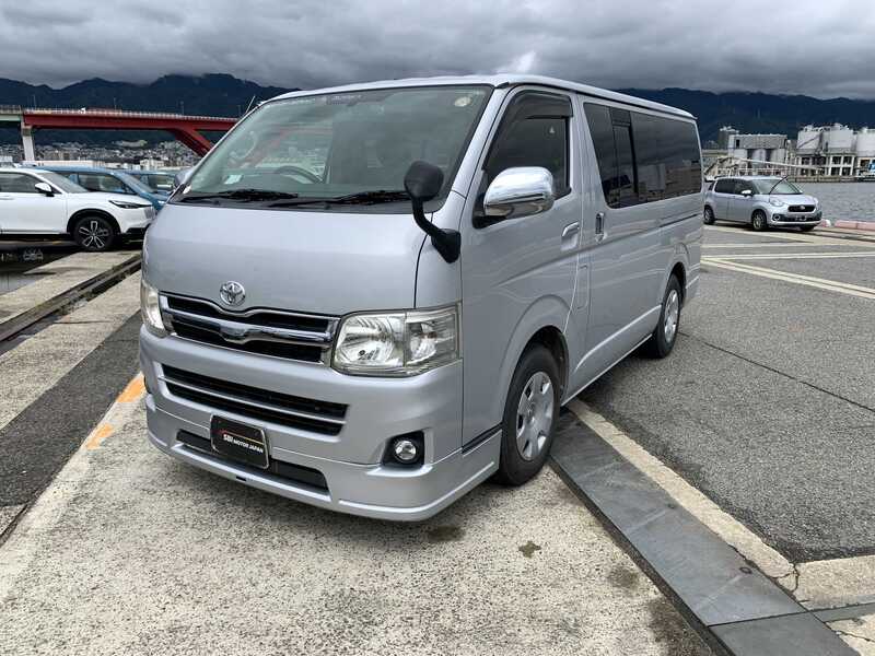 TOYOTA HIACE VAN