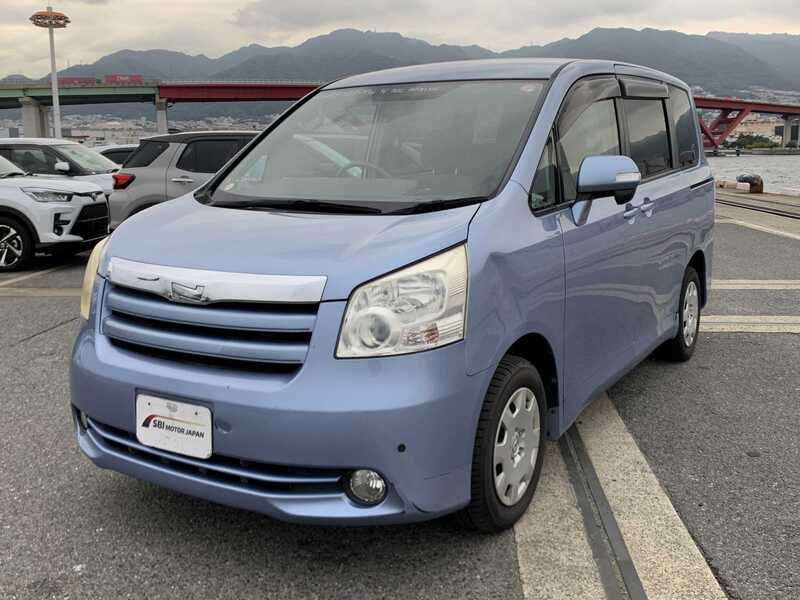 TOYOTA NOAH