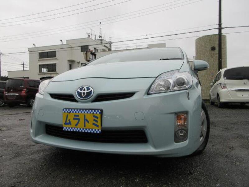 TOYOTA PRIUS