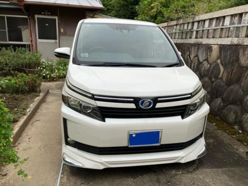 TOYOTA VOXY