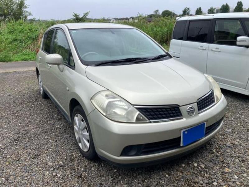 NISSAN TIIDA
