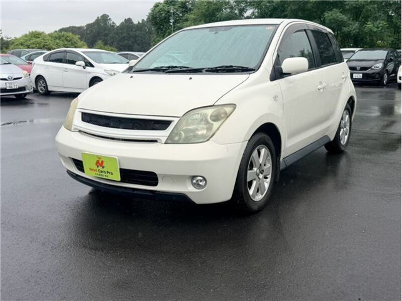 TOYOTA IST