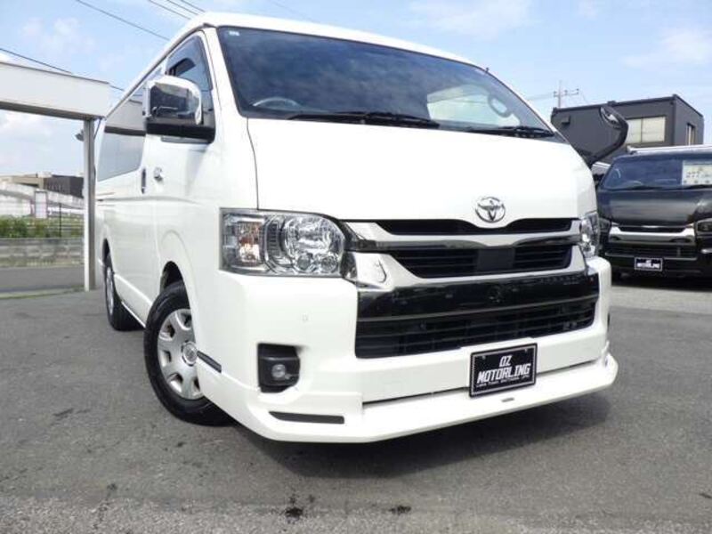 TOYOTA HIACE VAN