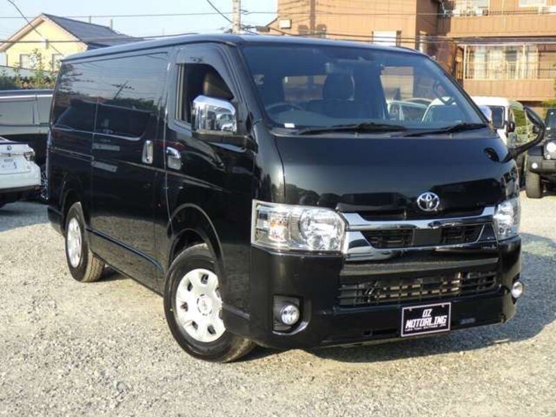 TOYOTA HIACE VAN