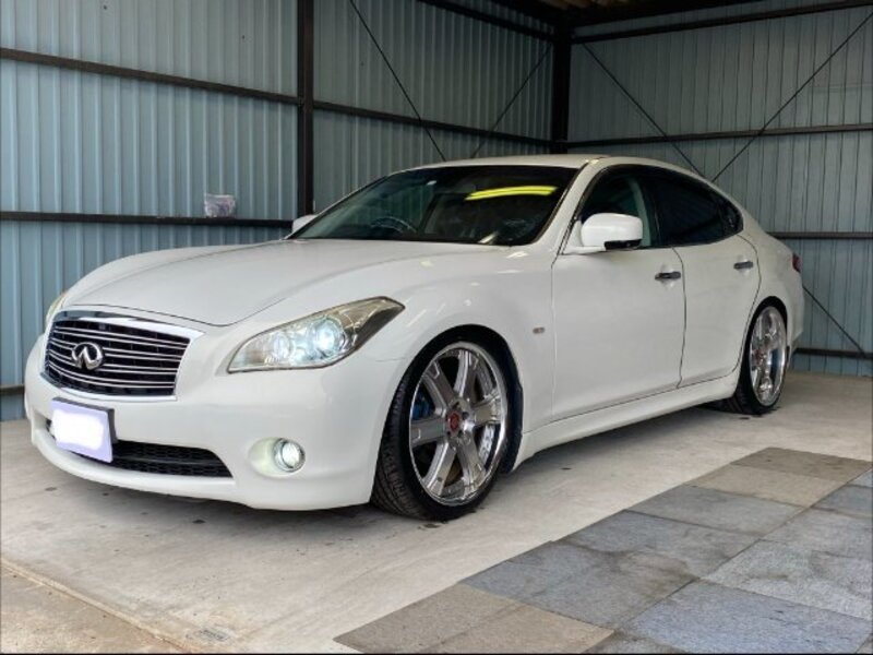NISSAN FUGA