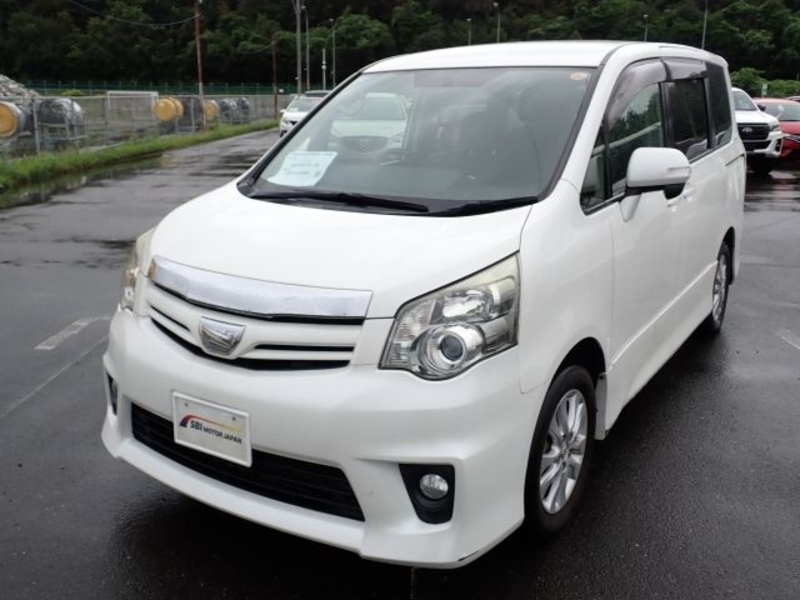 TOYOTA NOAH