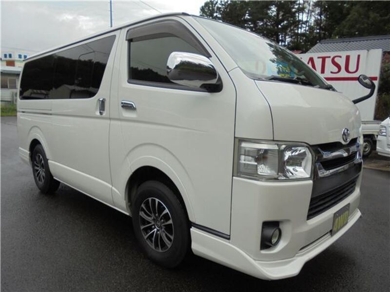 TOYOTA HIACE VAN