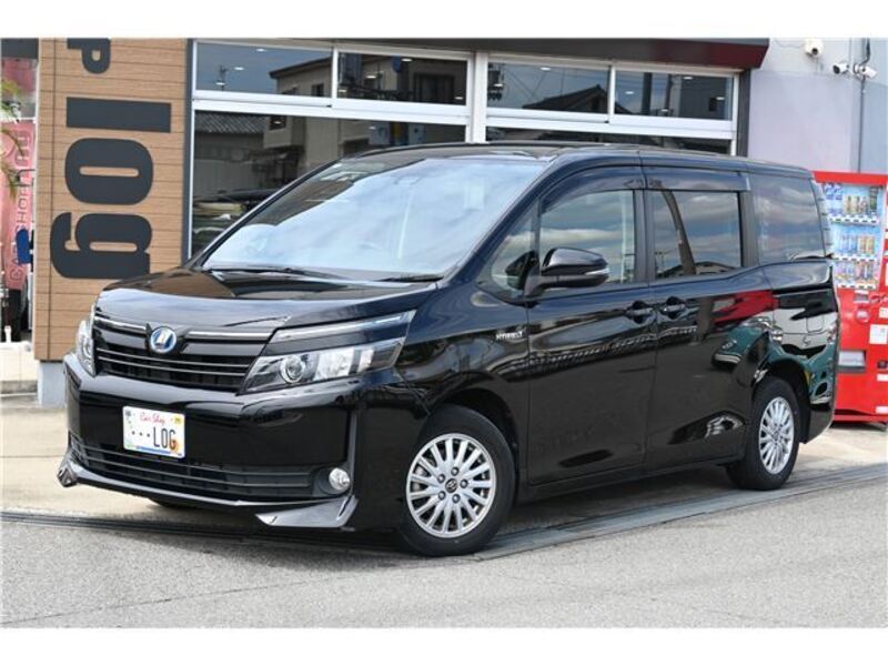 TOYOTA VOXY
