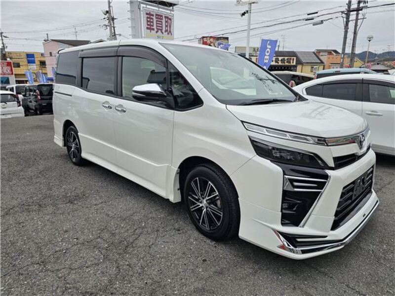 TOYOTA VOXY