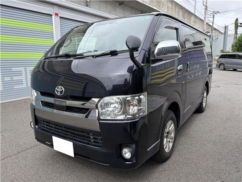 TOYOTA HIACE