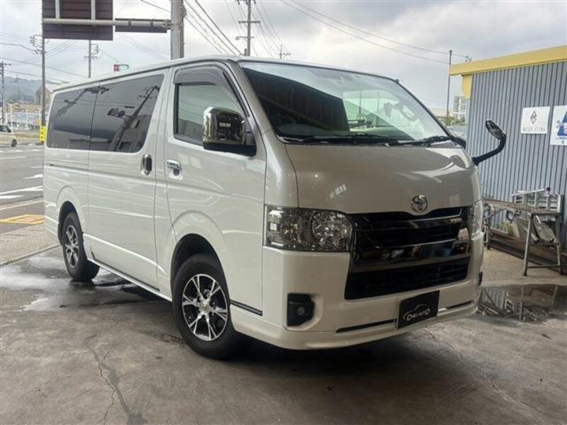 TOYOTA HIACE