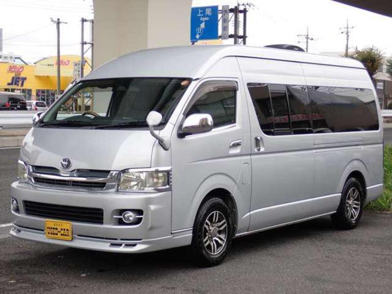 TOYOTA HIACE VAN