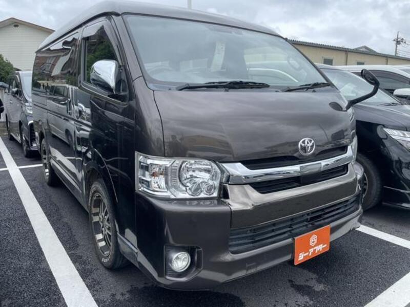 TOYOTA HIACE VAN