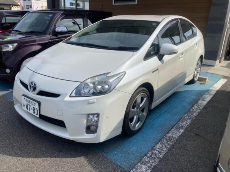 TOYOTA PRIUS