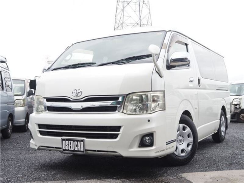 TOYOTA HIACE
