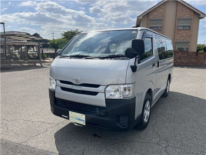TOYOTA HIACE VAN