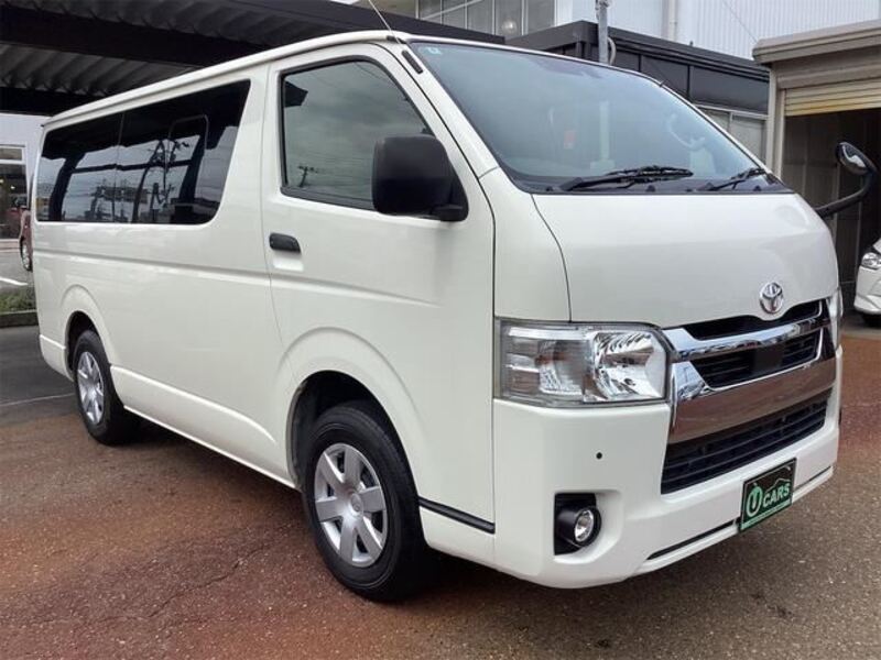 TOYOTA HIACE VAN